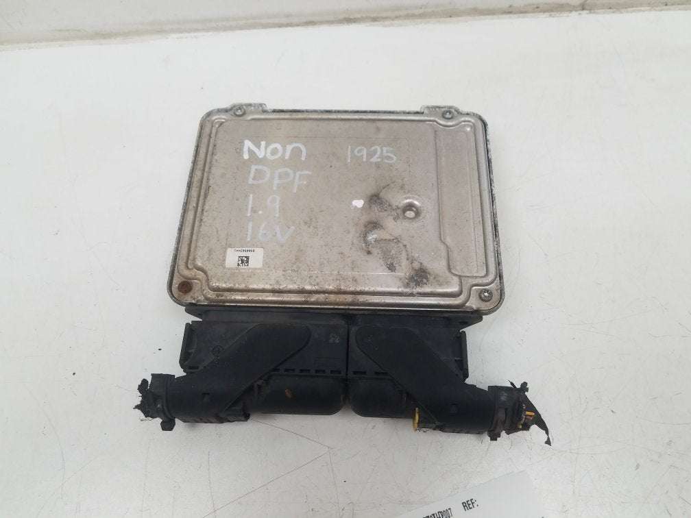 2004 - 2015 Saab 9-3  Saloon Engine ECU 0281014077