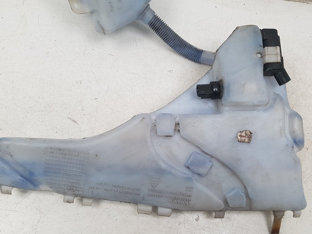2006 - 2012 Volvo C70  Convertible WASHER BOTTLE & MOTOR 4N51-13K163