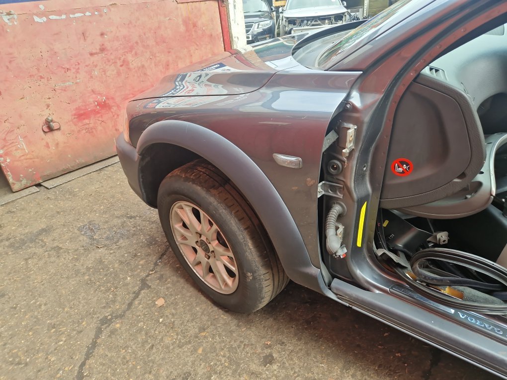 2004 - 2007 Volvo XC70  Estate Left Front Guard 9203559