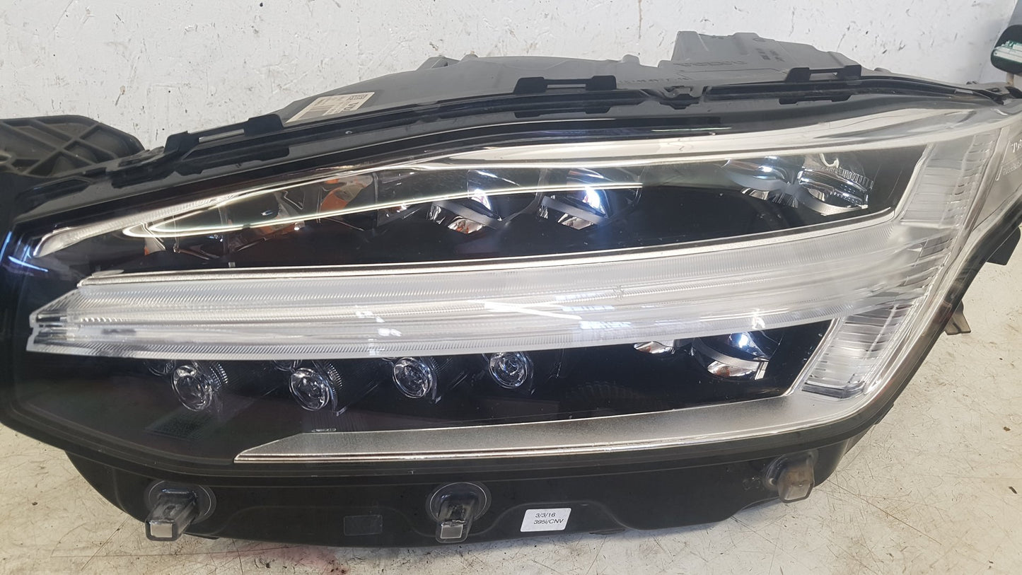2016 Volvo XC90 II 256 YV1LFA48CG1082848- Left Headlight VRAC Grade A