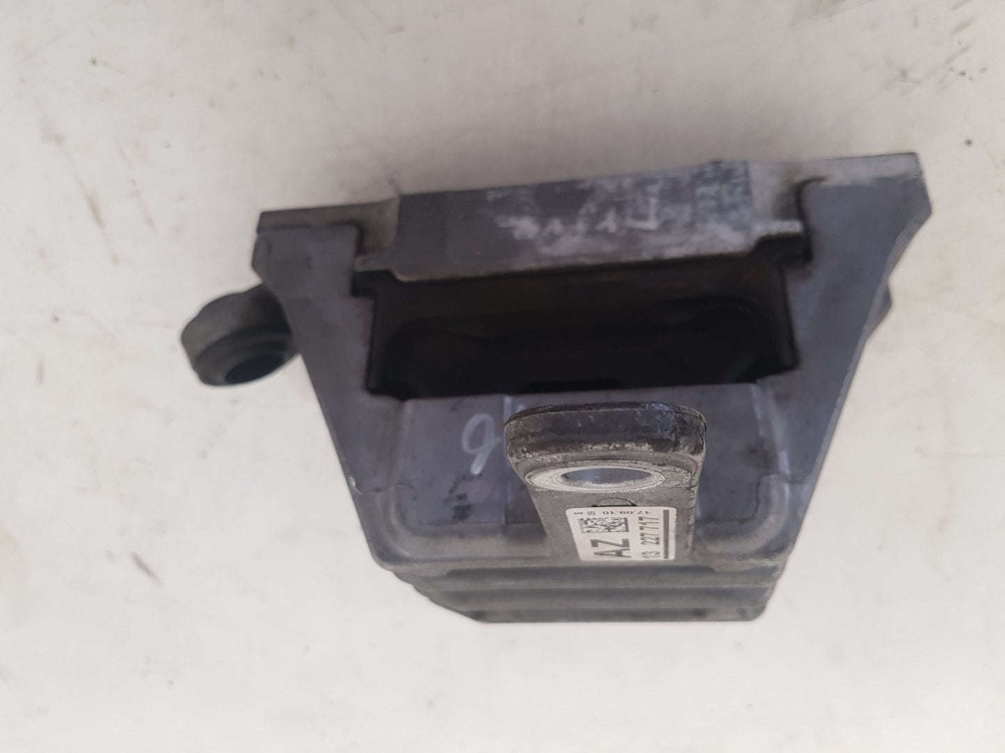 2010 Saab 95  Saloon Right Engine Mount 13227717