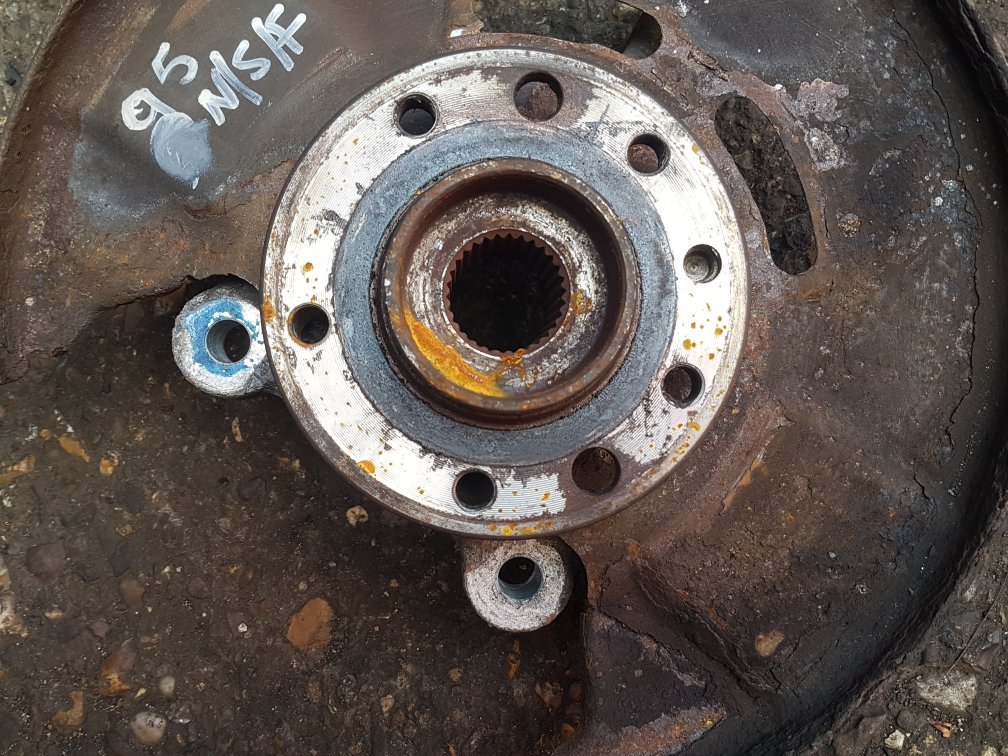 2001 - 2009 Saab 9-5  Saloon Left Front Hub Assembly