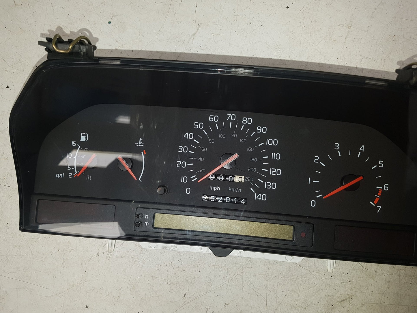 1992 - 1997 Volvo 850  Estate Instrument Cluster 9128095