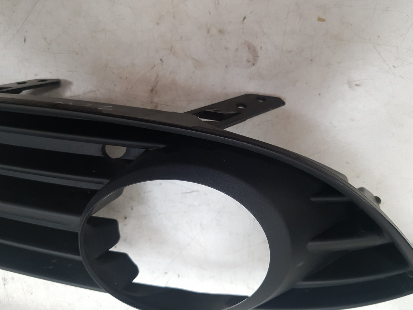 2010 - 2012 Saab 9-5  Saloon FOG LIGHT GRILL (RIGHT) 12776794