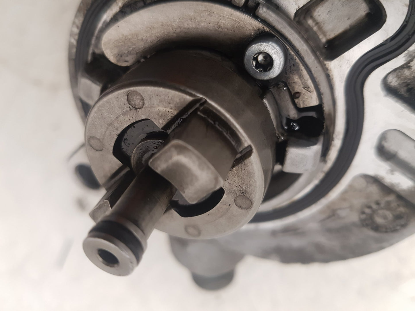 2004 - 2010 Volvo V50   Estate VOLVO BRAKE VACUUM PUMP 08699237
