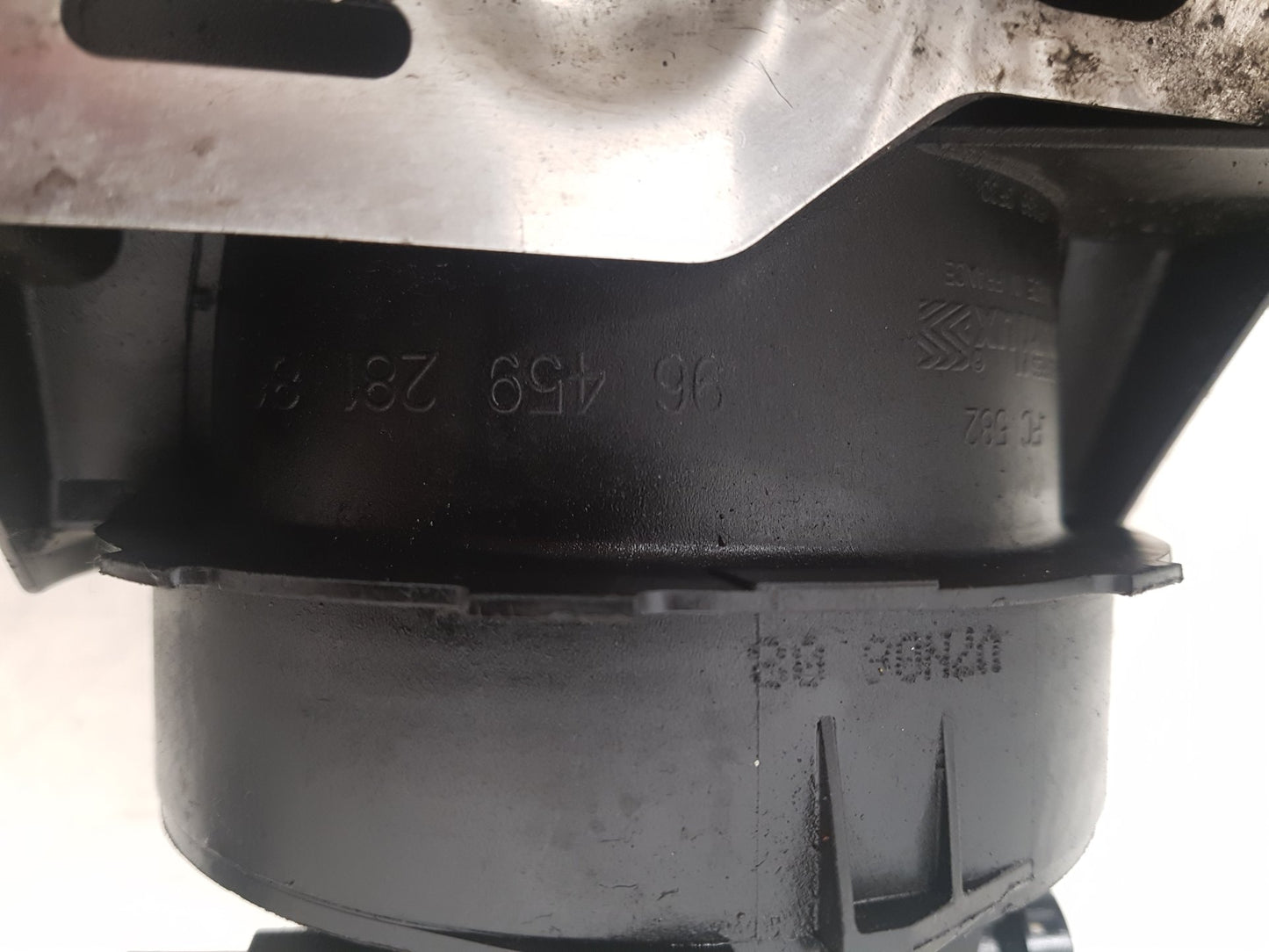 2006 - 2012 Volvo C30  Hatchback Fuel Filter Housing 9645928180