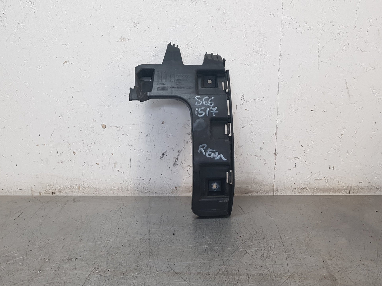2010 - 2014 Volvo S60  Saloon BUMPER MOUNITING BRACKET 30795055