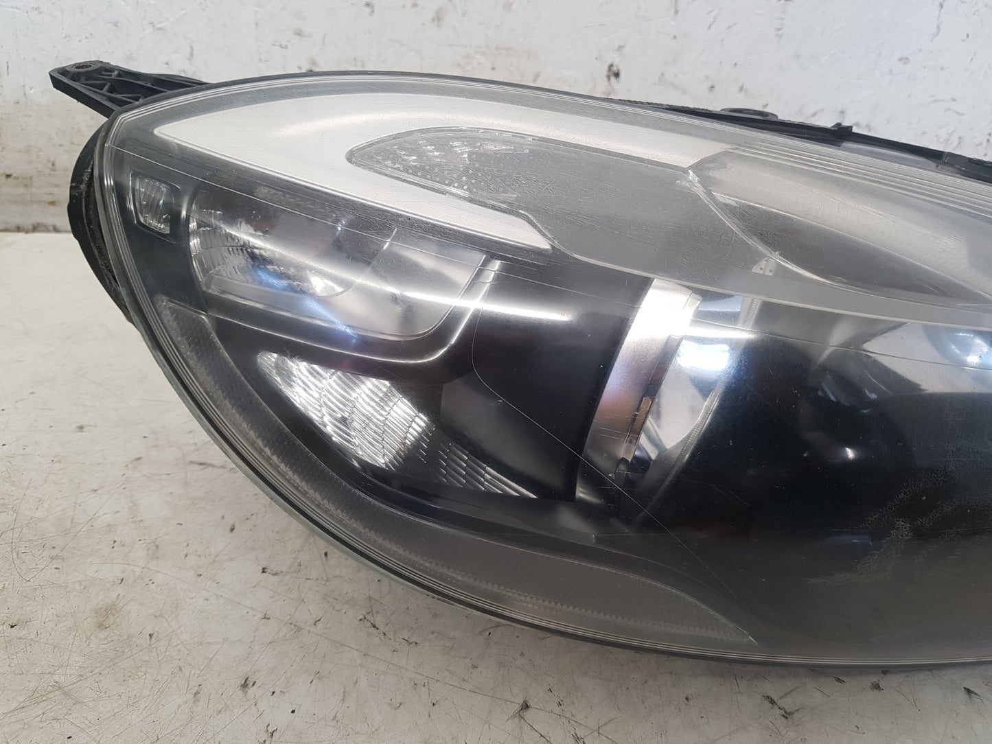 2012 - 2017 Volvo V40  Hatchback HEADLIGHT/HEADLAMP HALOGEN (DRIVER SIDE) 31420006