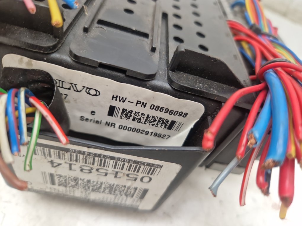 2005 - 2011 Volvo XC90   Interior Fuse Box 30679527