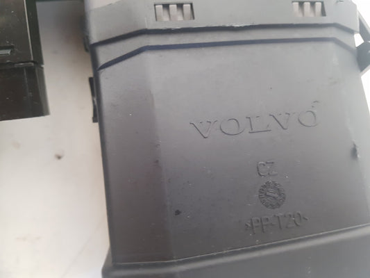 2005 Volvo V50  Estate AIR VENT (CENTRE FRONT)