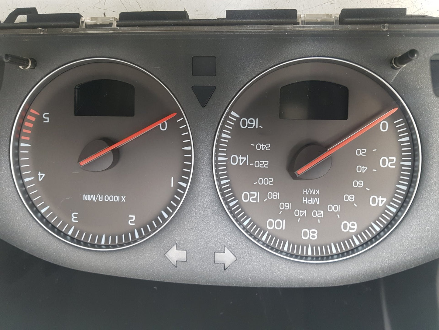 2004 - 2007 Volvo XC70  Estate Instrument Cluster 30746111