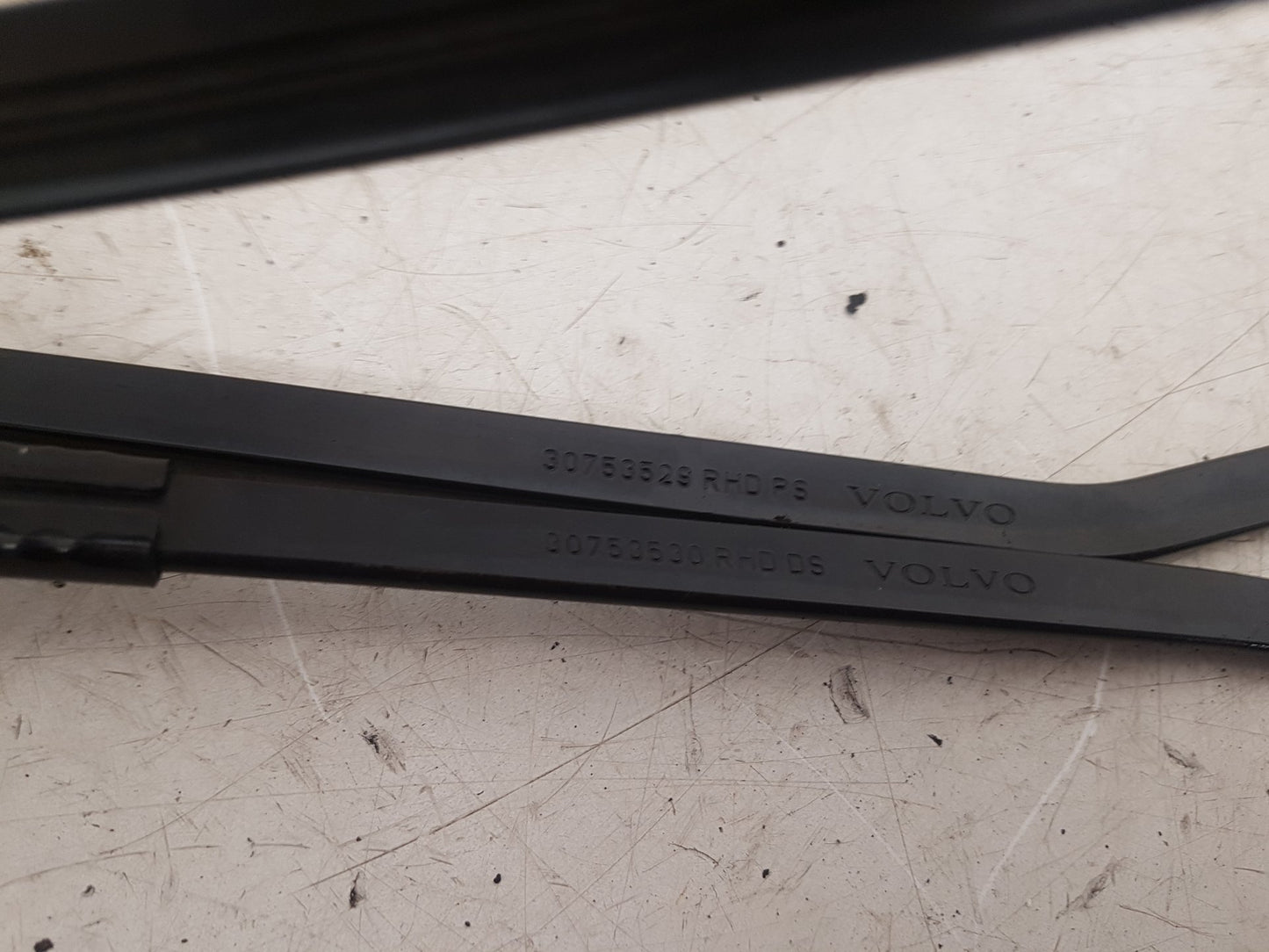 2010 - 2017 Volvo XC60  Estate FRONT WIPER ARMS (PAIR) 30753530