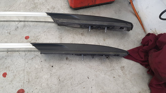 2012 - 2016 Volvo V40 Cross Country  Hatchback Roof Rail 31385000
