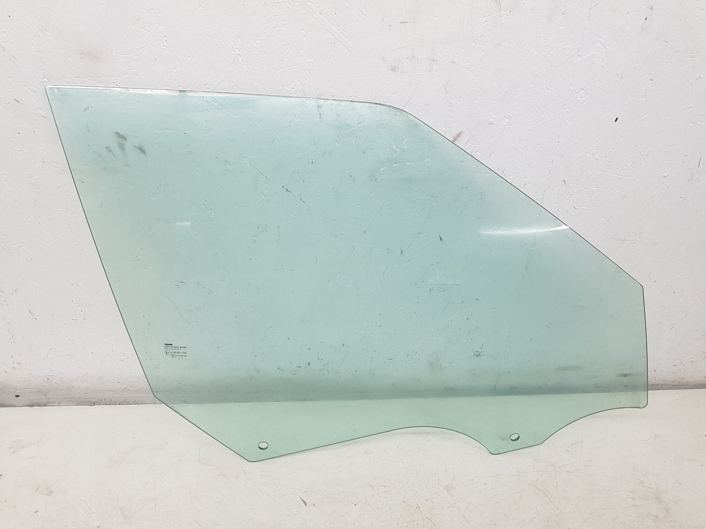 2010 - 2012 Saab 9-5  Saloon Right Front Door Window