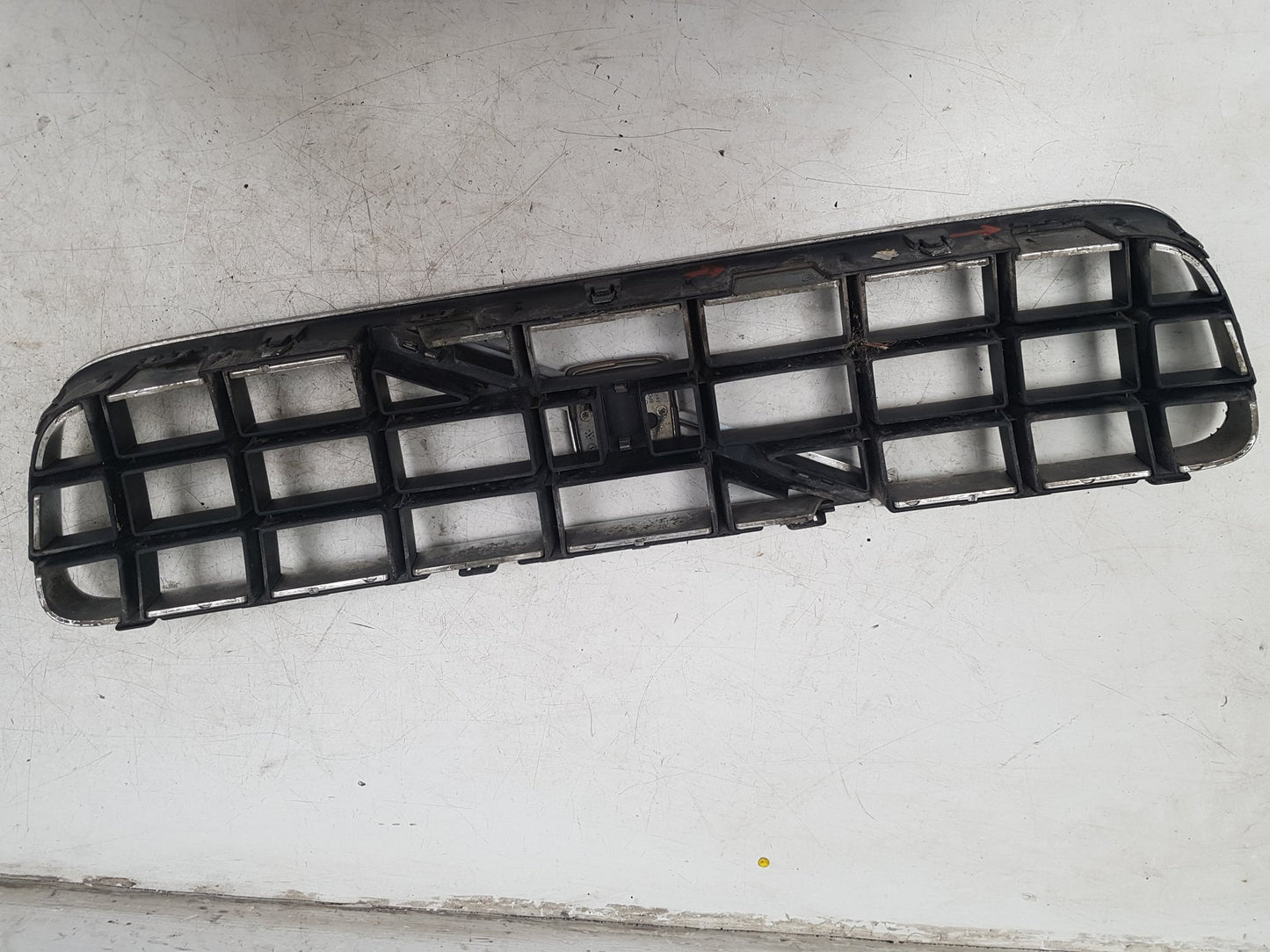 2007 Volvo C70  Convertible FRONT GRILL 08620343