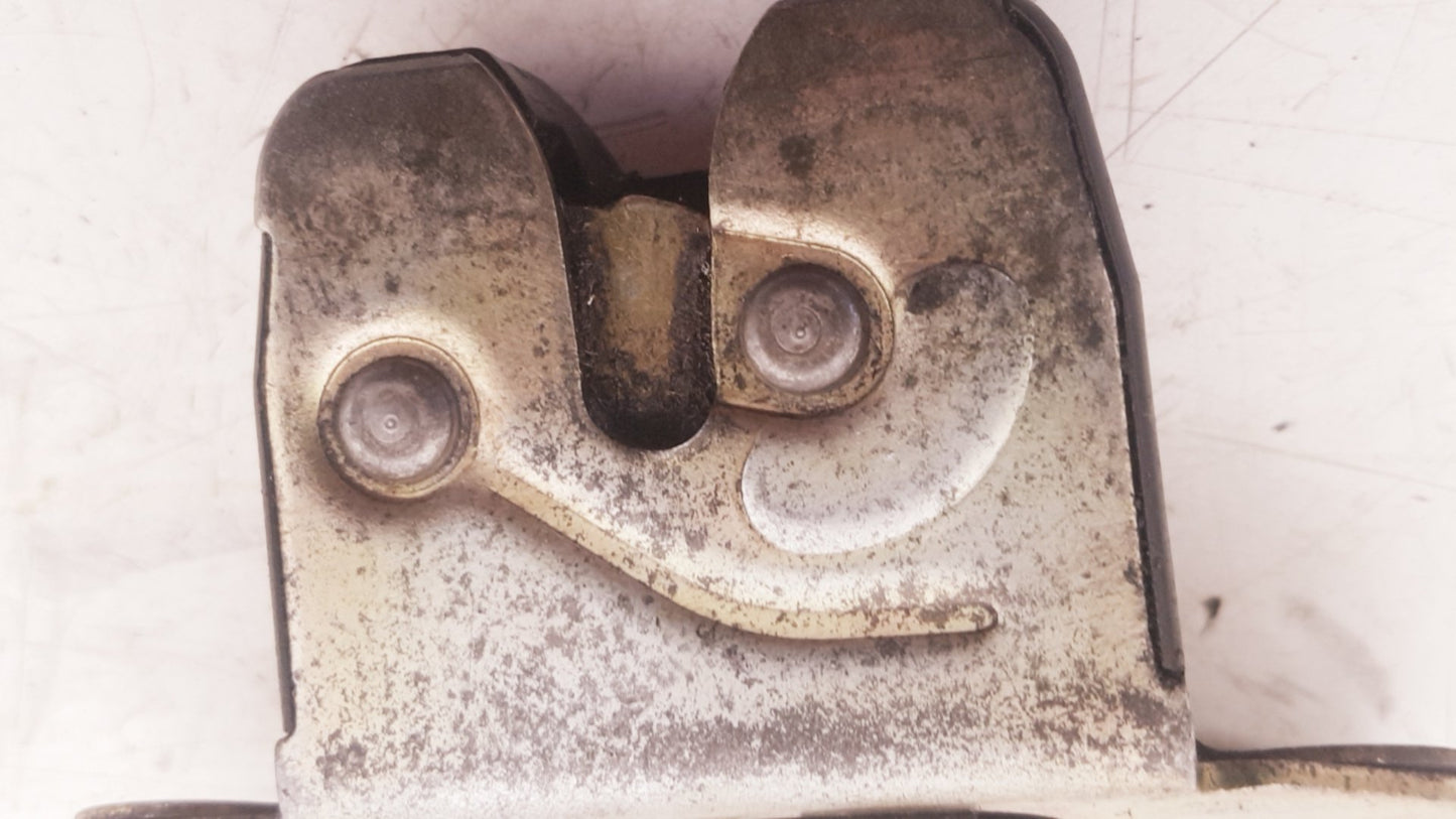 2000 - 2004 Volvo V40  Estate BOOT LOCK MECHANISM