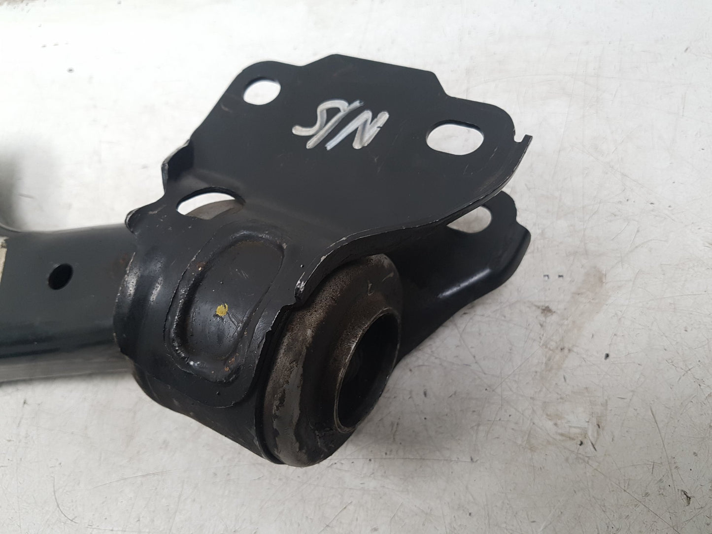 2006 - 2010 Volvo S80   Right Front Lower Control Arm 31317662