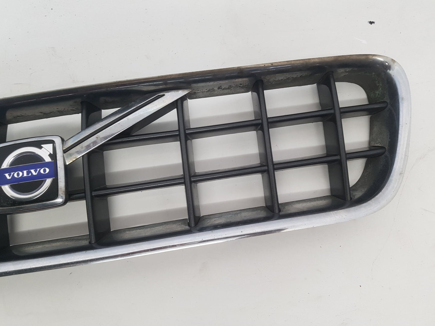 2007 - 2013 Volvo C70  Convertible FRONT GRILL 08620343