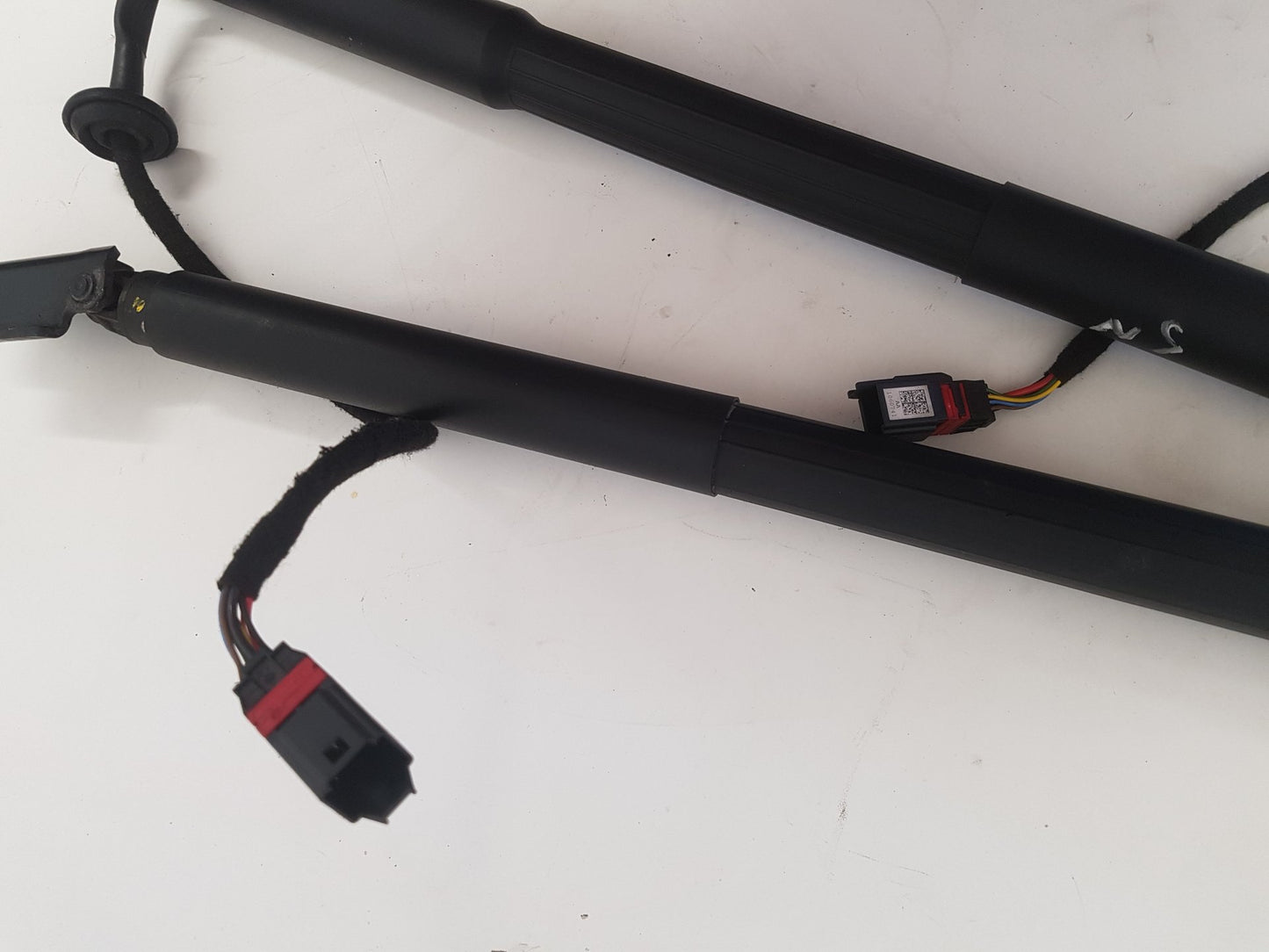 2010 - 2014 Volvo XC60  Estate POWER TAILGATE STRUTS (PAIR) 31386706