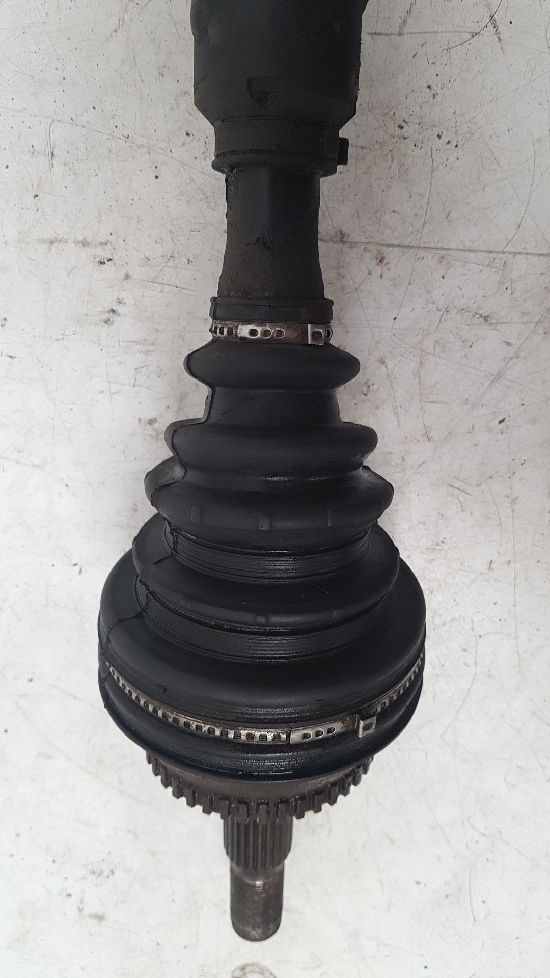 2001 - 2004 Volvo V40  Estate Driveshaft (Manual) UK Drivers Side Front. 614084