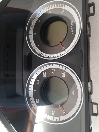 2015 - 2019 Volvo V40 Cross Country  Hatchback Instrument Cluster 31343330AA