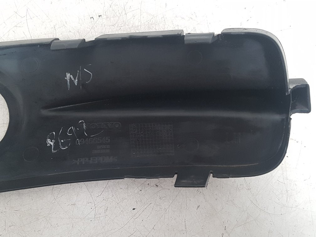 2006 - 2012 Volvo C70  Convertible Left Fog Light Cover 09466545