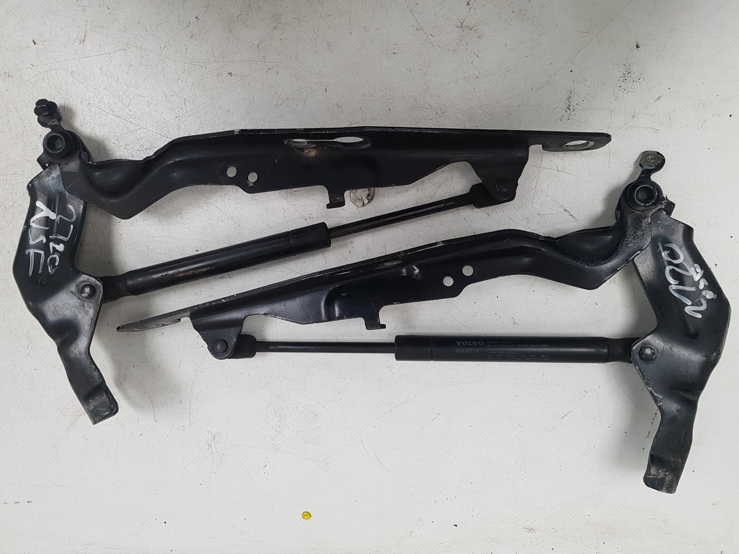 2010 - 2016 Volvo S80  Saloon Bonnet Hinge/Strut 31385810