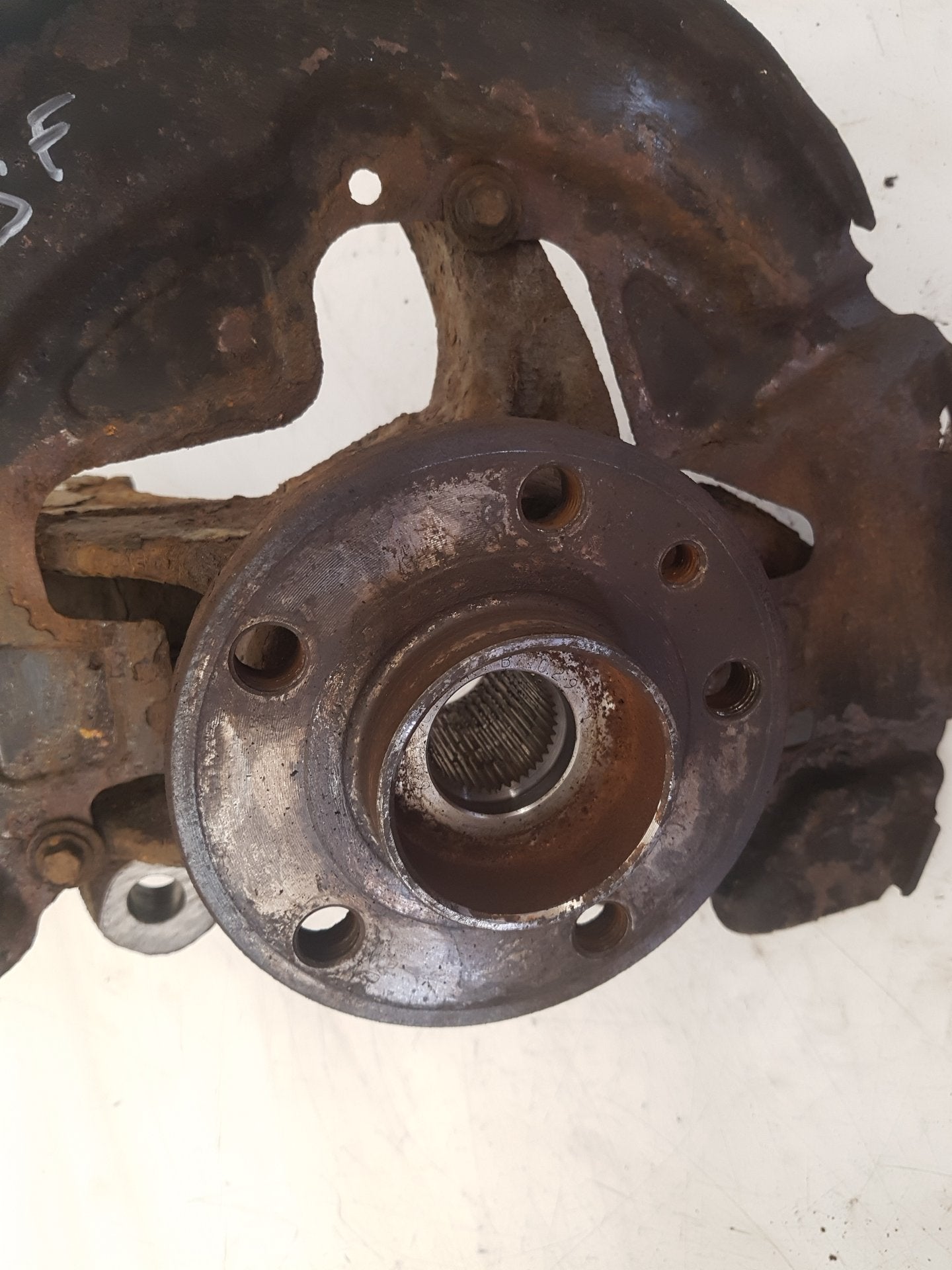 2008 - 2013 Volvo V70  Estate Left Front Hub Assembly 31201285