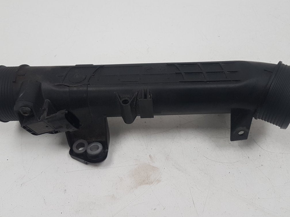 2015 - 2019 Volvo V40 Cross Country  Hatchback Intercooler Pipe 31422153