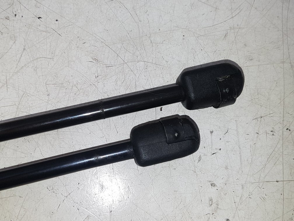 2002 - 2006 Volvo XC90  Estate TAILGATE STRUTS (PAIR) 30649736