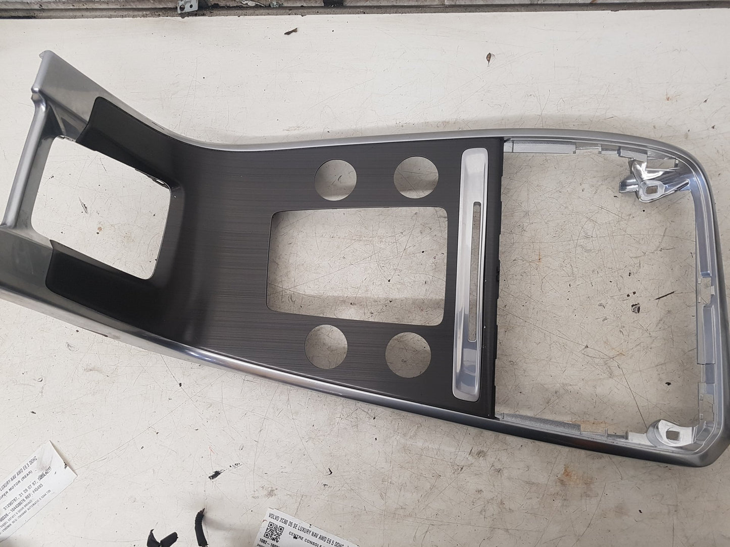 2009 - 2017 Volvo XC60 I 156 Estate CENTRE CONSOLE TRIM SURROUND