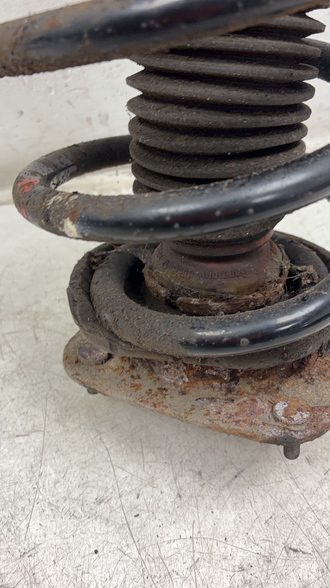 2007 - 2014 Volvo XC90  Estate COIL SPRING (FRONT PASSENGER SIDE)
