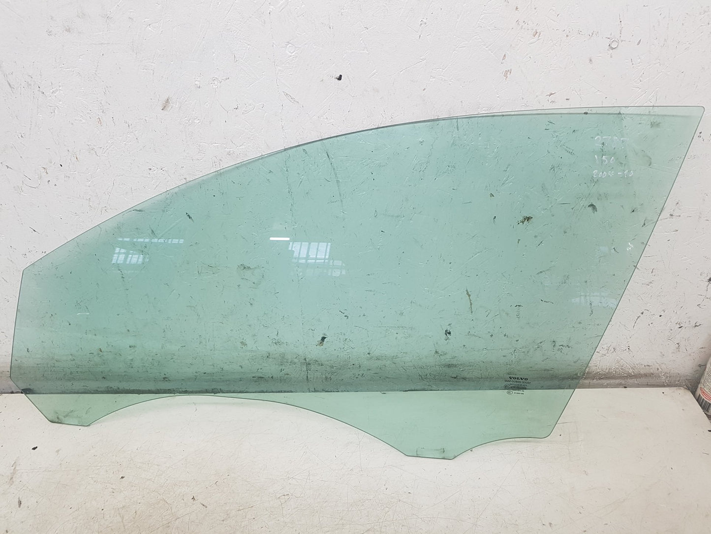 2004 - 2012 Volvo V50   Estate Left Front Door Window AS2