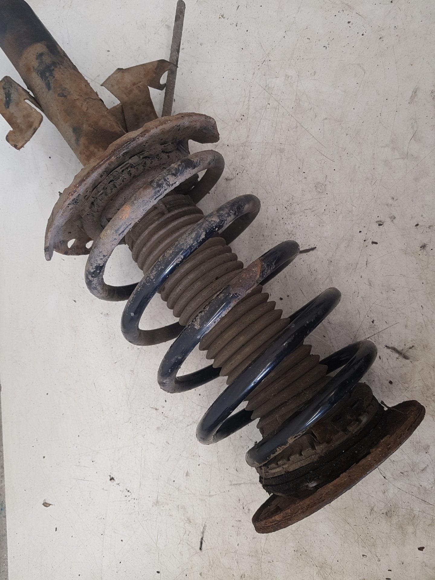 2010 Volvo XC70  Estate Right Front Shock Absorber 7G91-18045