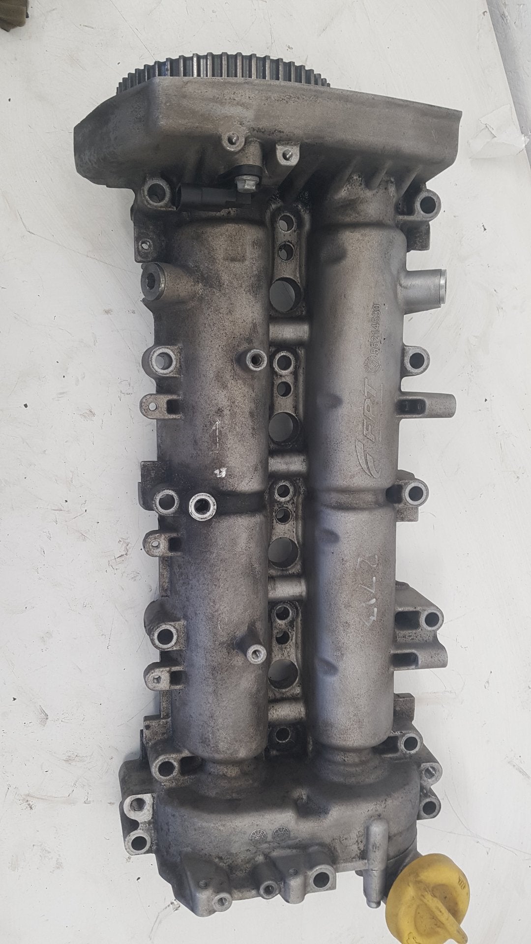 2007 - 2015 Saab 9-3  Estate ROCKER VALVE COVER 55214530