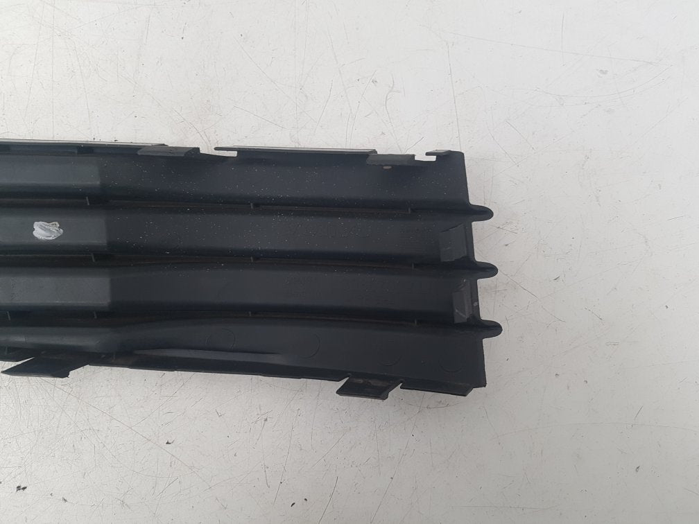 2004 - 2010 Volvo V50   Estate Left Fog Light Cover 30657009