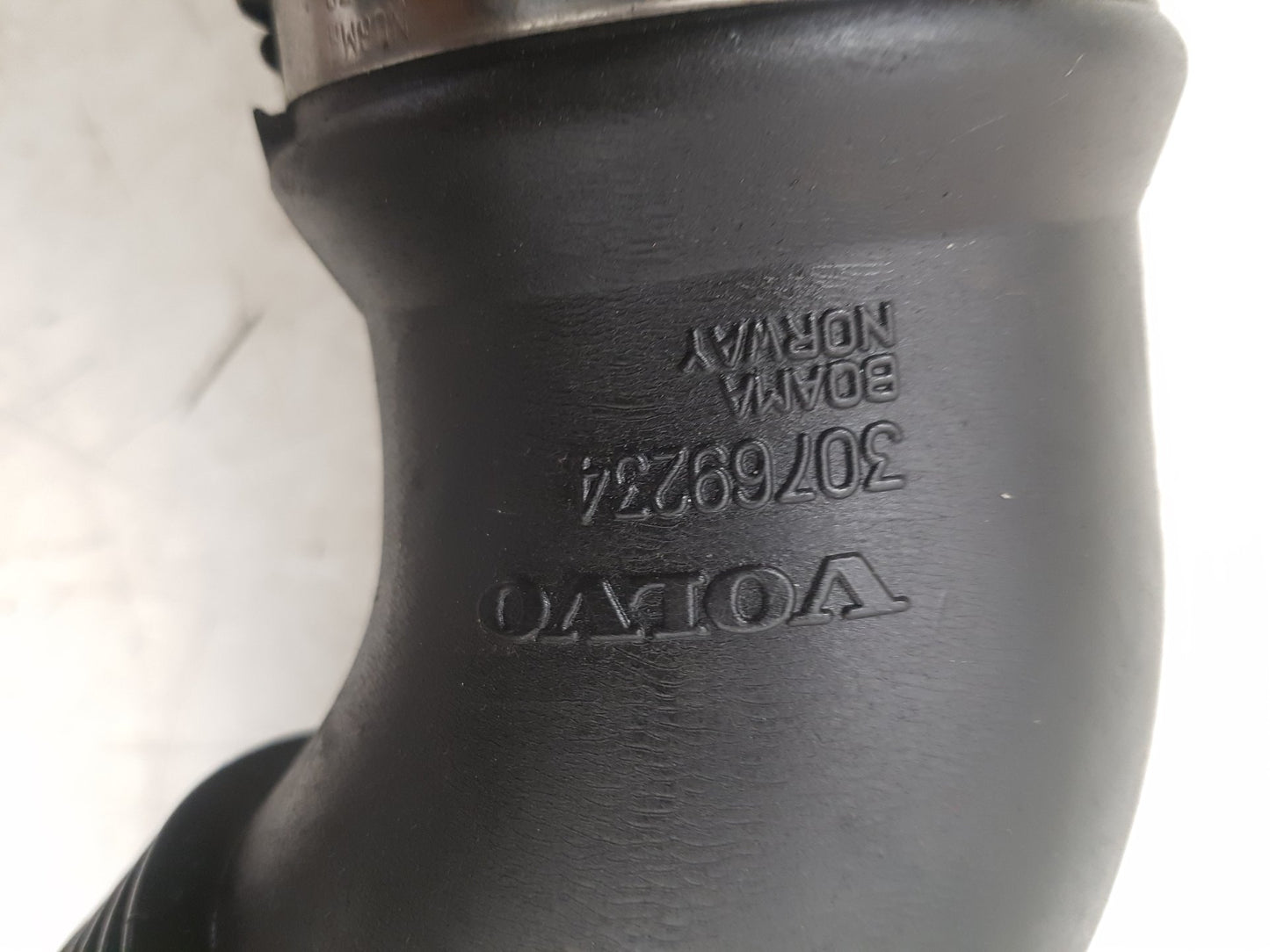 2011 - 2014 Volvo XC90  Estate INTAKE PIPE 30714479