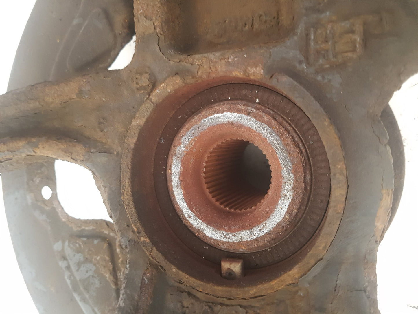 2012 Volvo S60  Saloon Right Front Hub Assembly 32425868