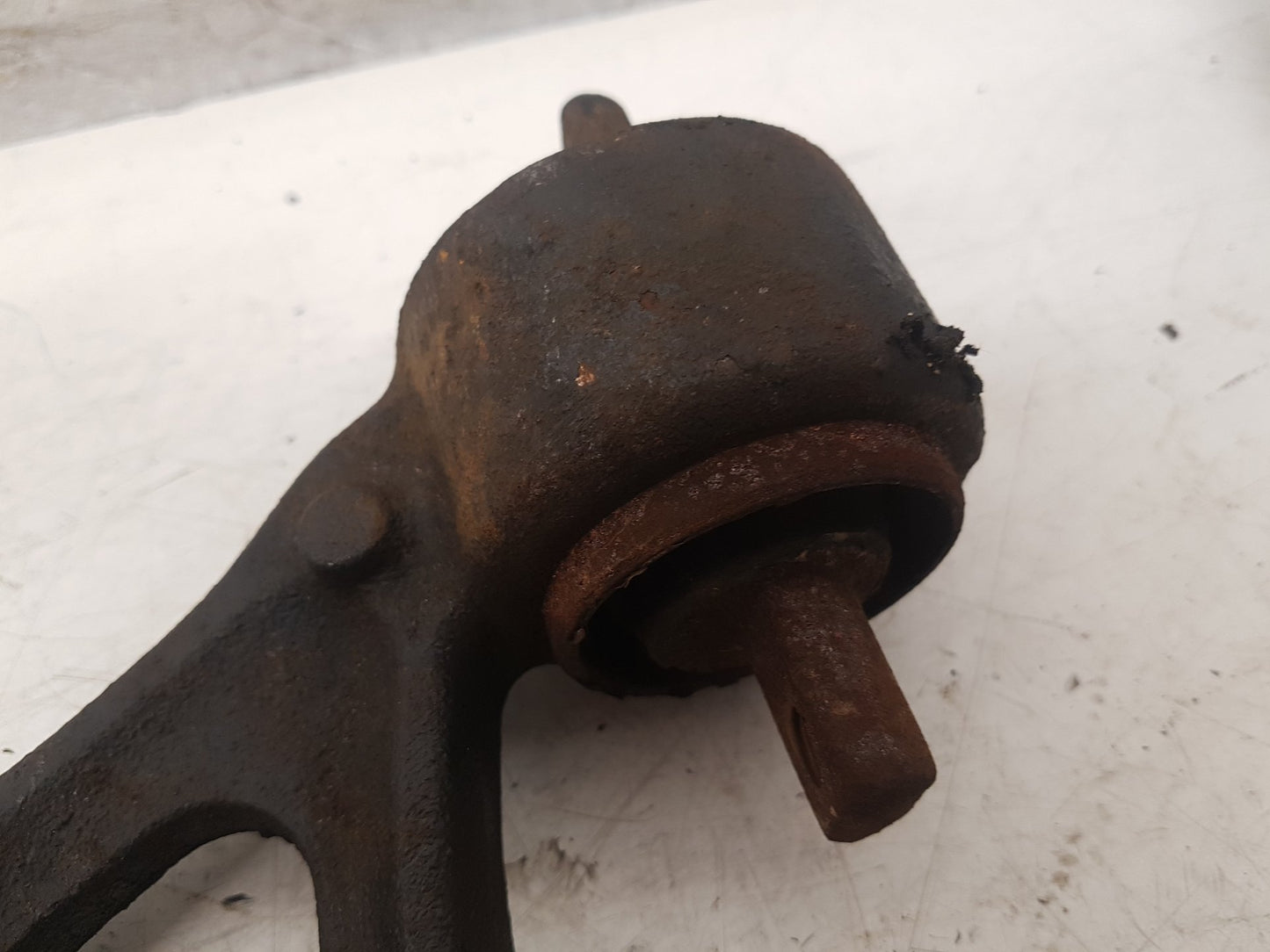 2005 - 2012  Xc90 D5 Se Awd E4 5 Dohc  Estate Right Front Lower Control Arm