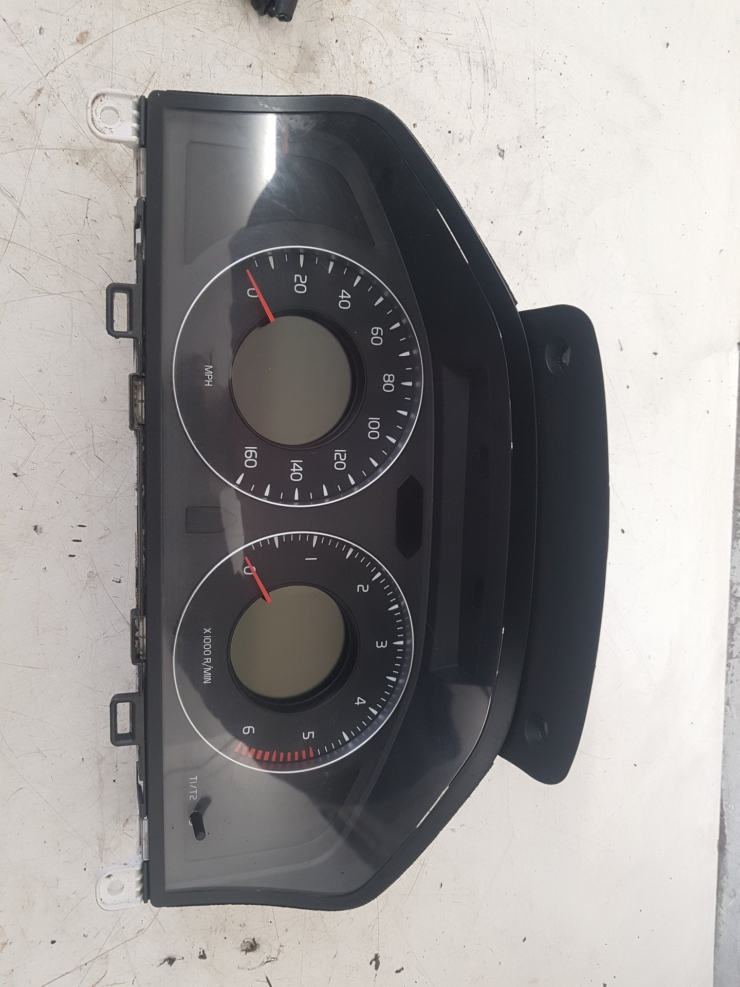 2008 - 2016 Volvo V70  Estate Instrument Cluster 30786629