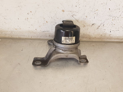 2008 - 2011 Volvo V70   Right Engine Mount 30793318