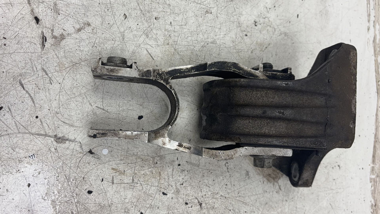 2017 - 2025 Volvo V90 235, 236 Estate Right Engine Mount 32139982