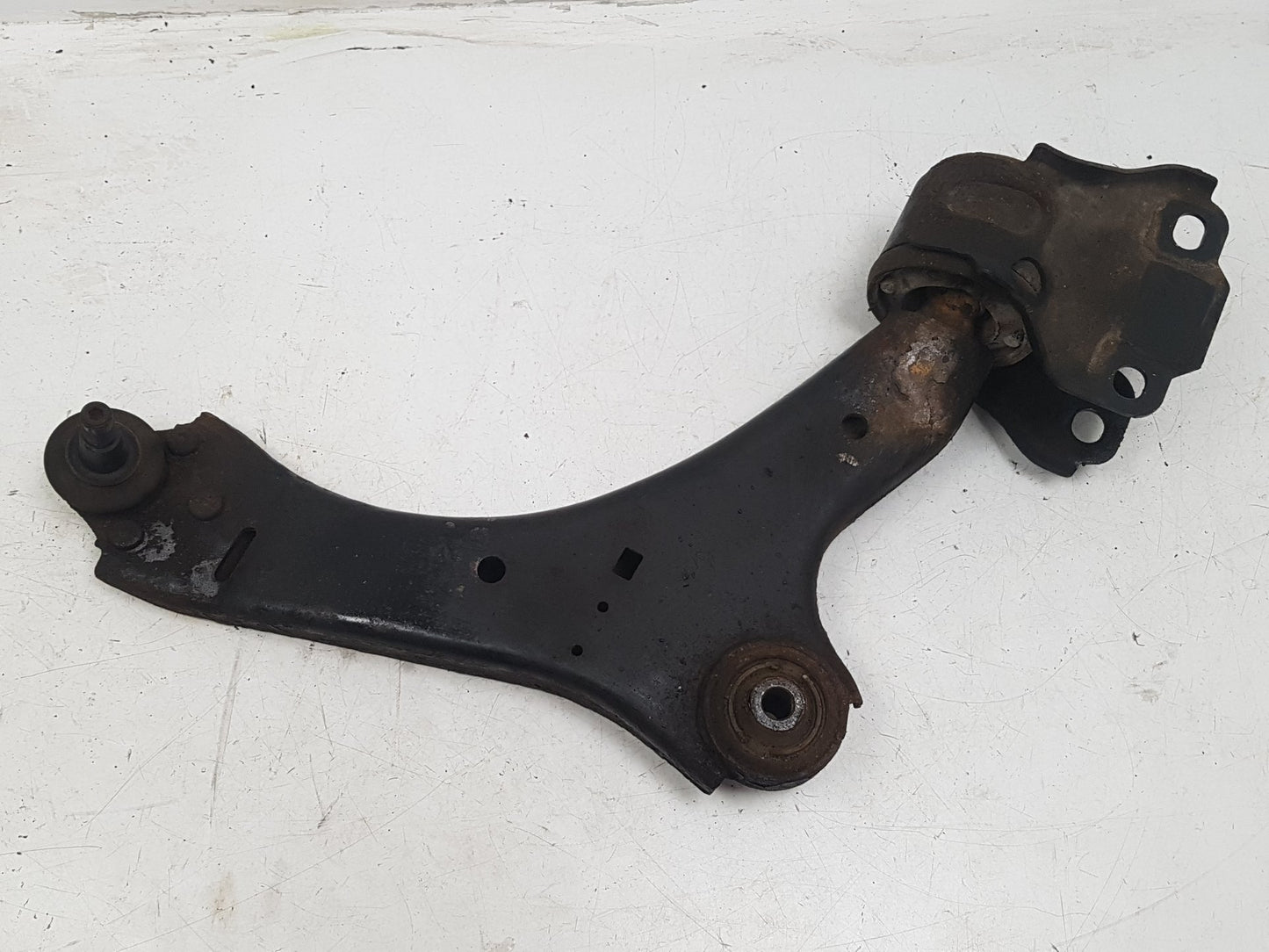 2013 - 2015 Volvo V60  Estate Right Front Lower Control Arm 31317662