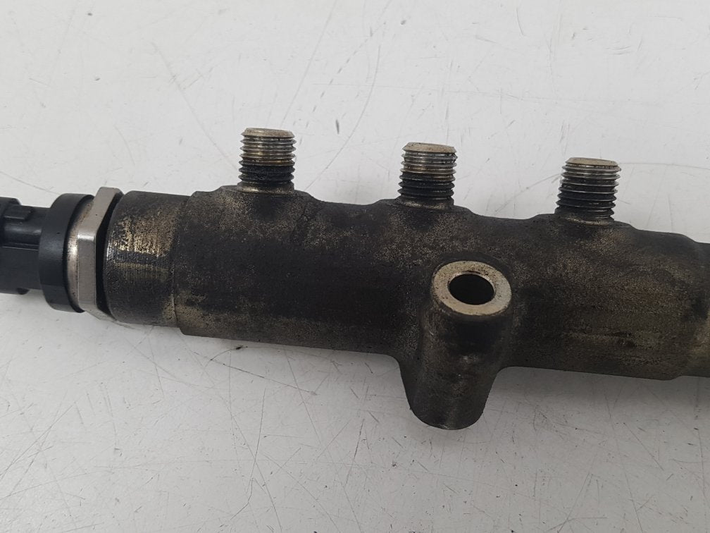 2003 - 2006 Volvo XC90  Estate Injection Rail 30757146