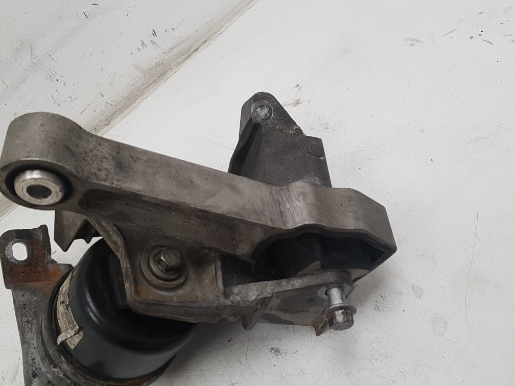 2010 - 2015 Volvo V70  Estate Right Engine Mount 30671245