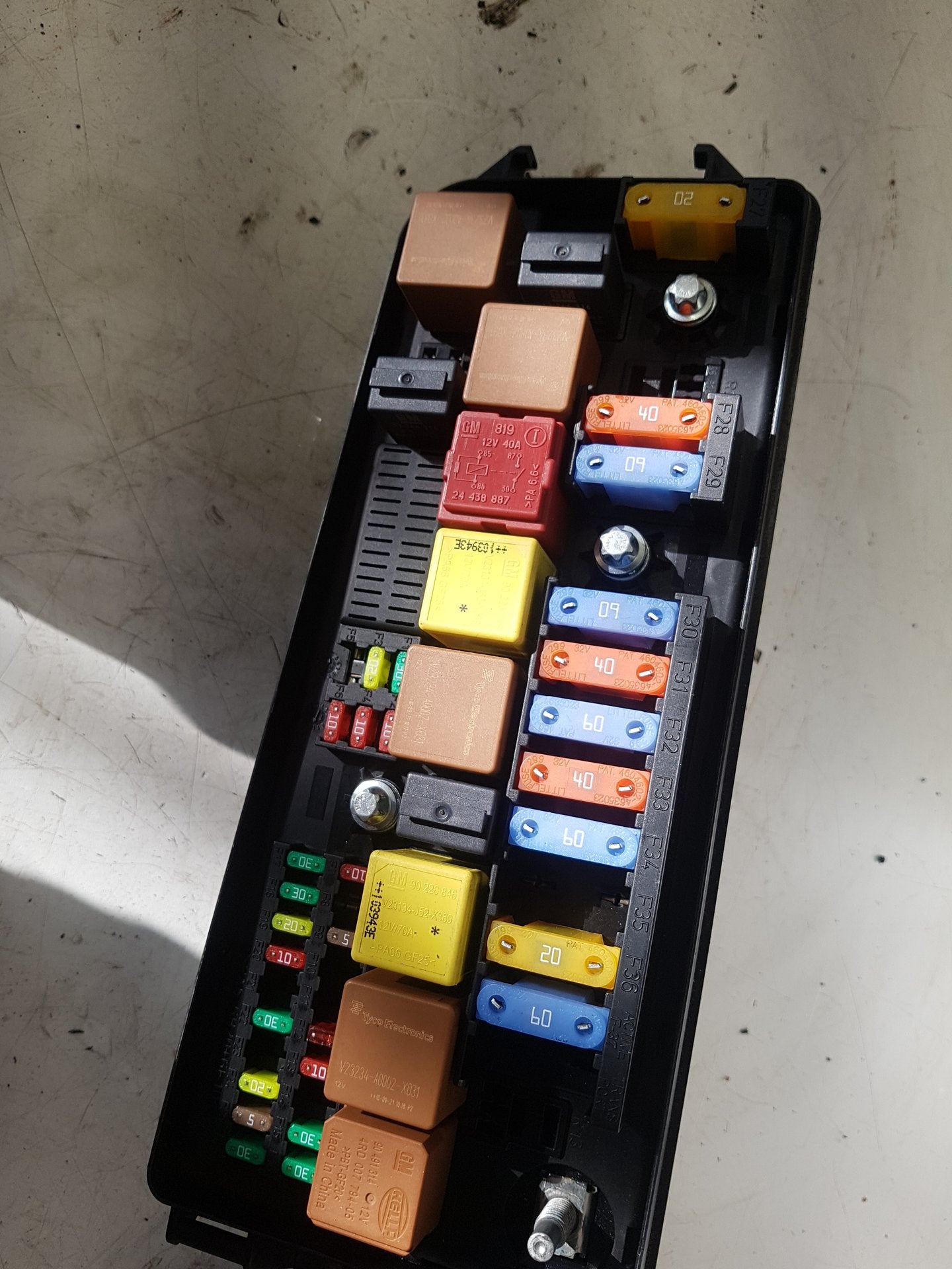 2010 Saab 9-3  Estate Engine Fuse Box 460 023 260