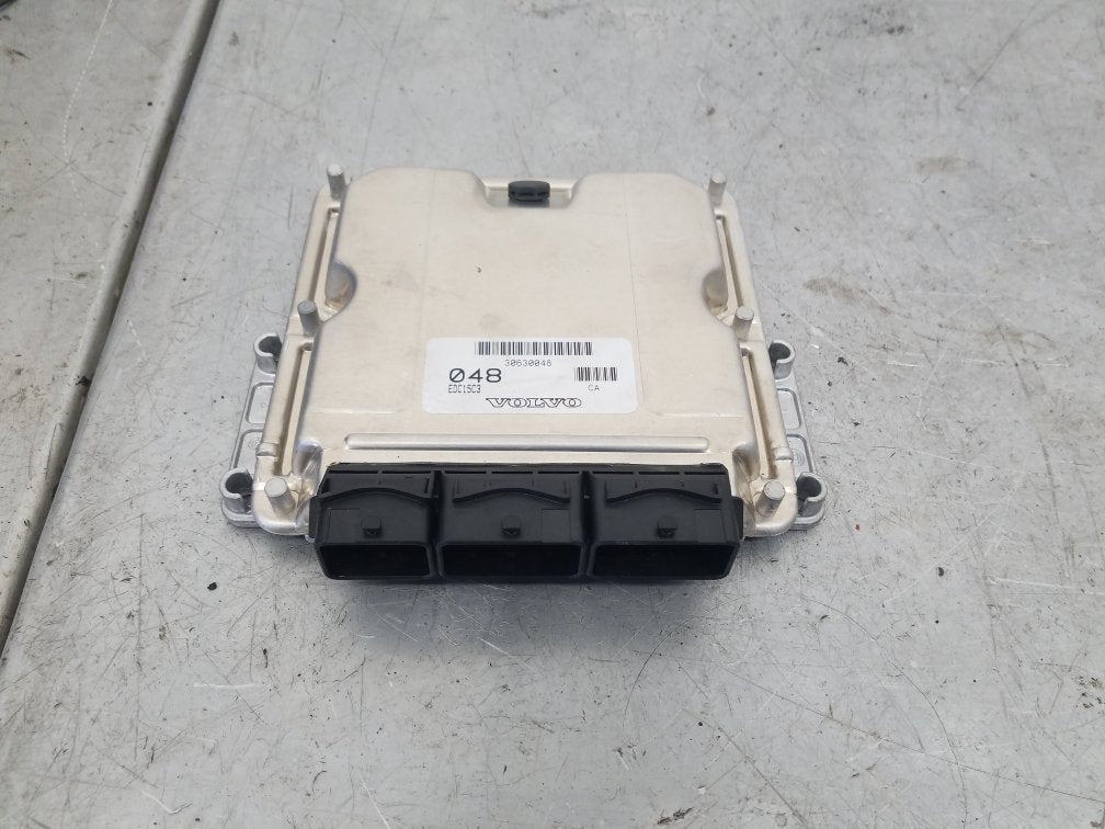 2001 - 2004 Volvo V40  Estate Engine ECU 30630048 0281010441