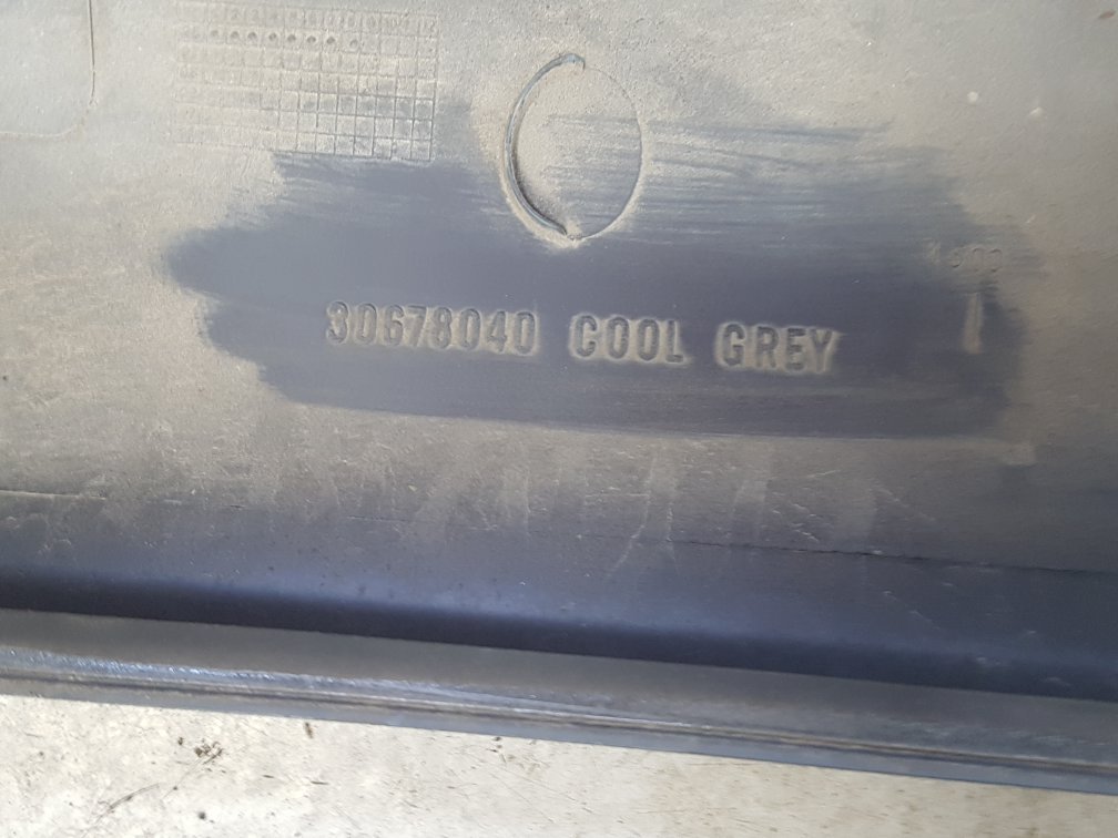 2004 - 2007 Volvo XC70  Estate DOOR MODULING 30678040