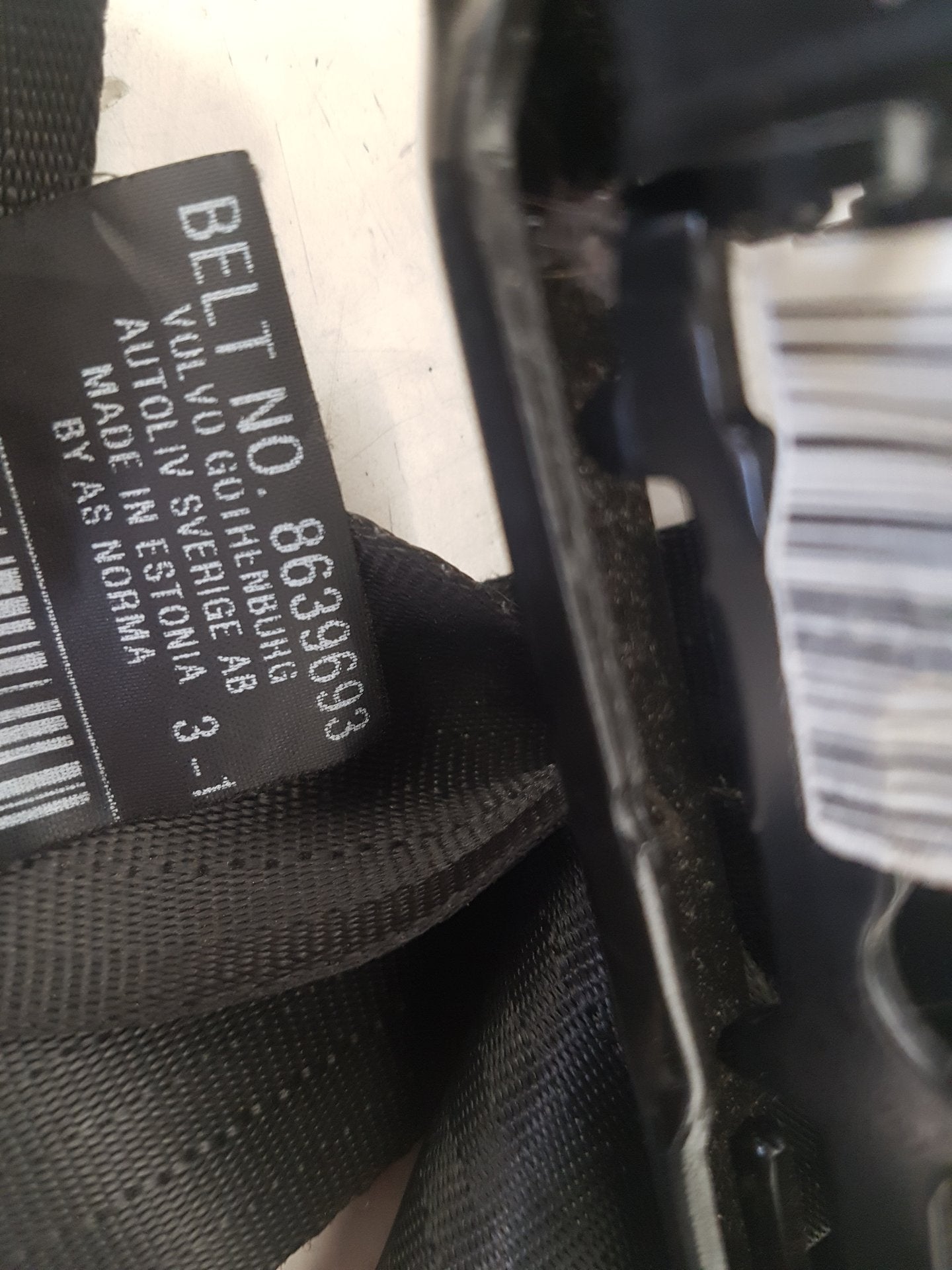 2006 - 2010 Volvo V50  Estate Left Front Seat Belt 8639693