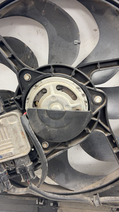 2009 - 2017 Volvo XC60 I 156 Estate A/C Fan and Shroud Assembly 31338823